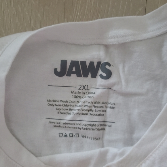 "Jaws" Shark Muscle Crop Tank - Picture 5 of 7